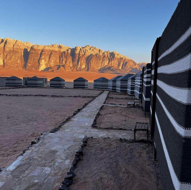 al-Qatar mountain camp Hotel Wadi Rum Bagian luar foto