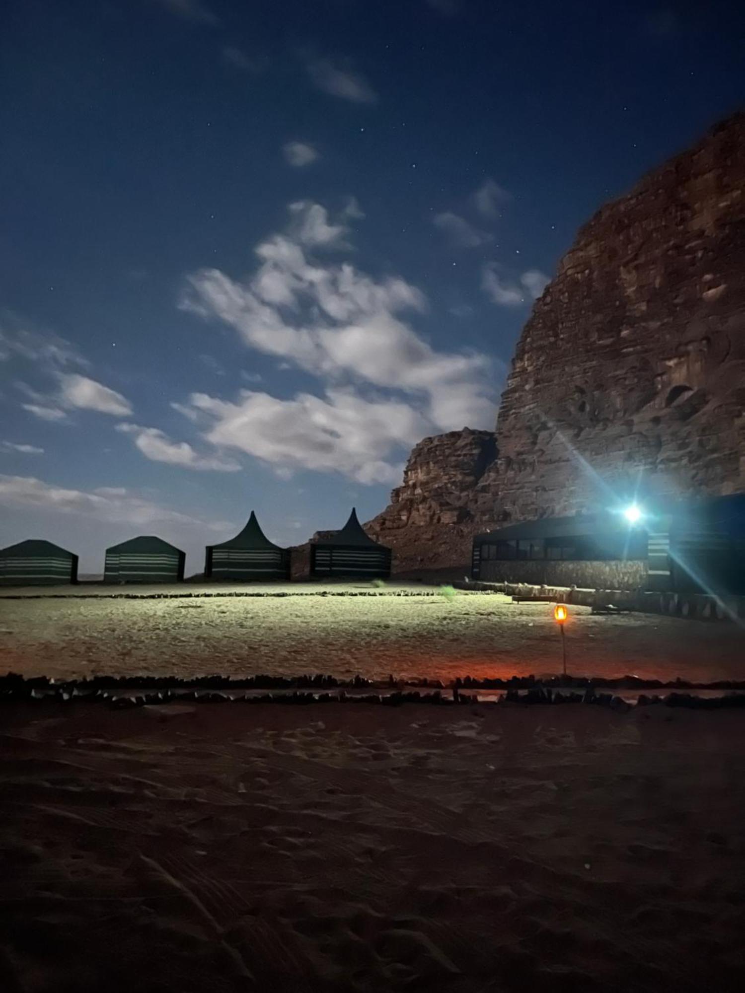al-Qatar mountain camp Hotel Wadi Rum Bagian luar foto